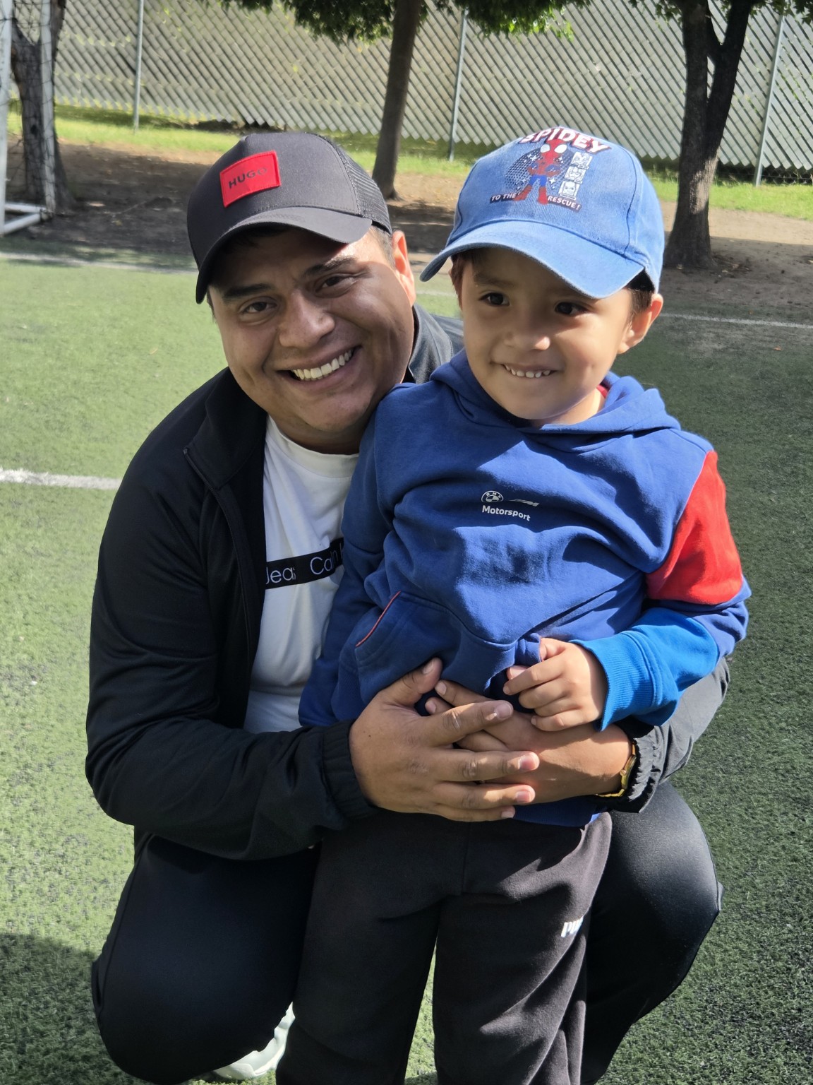 Padre e hijo en San Pedro School