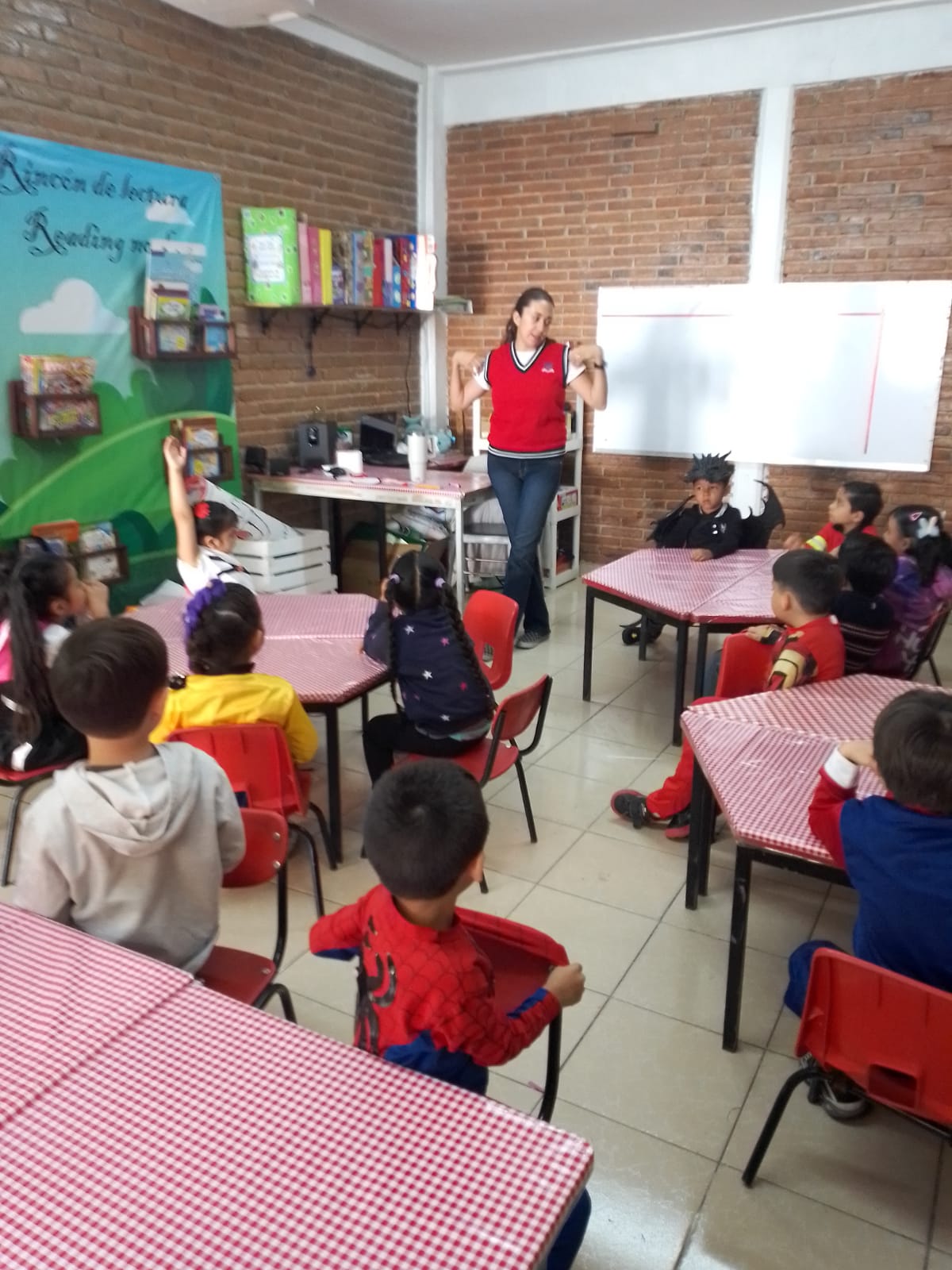 Clase de idiomas en Preescolar San Pedro School