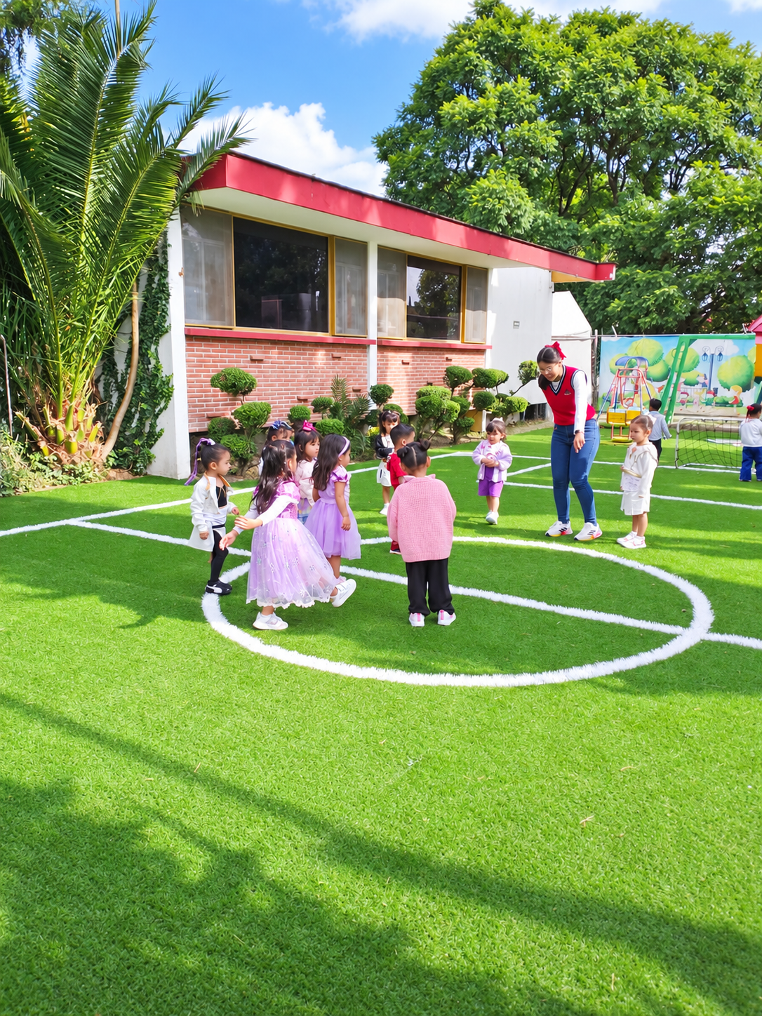 Alumnos de Preescolar San Pedro School en espacios al aire libre